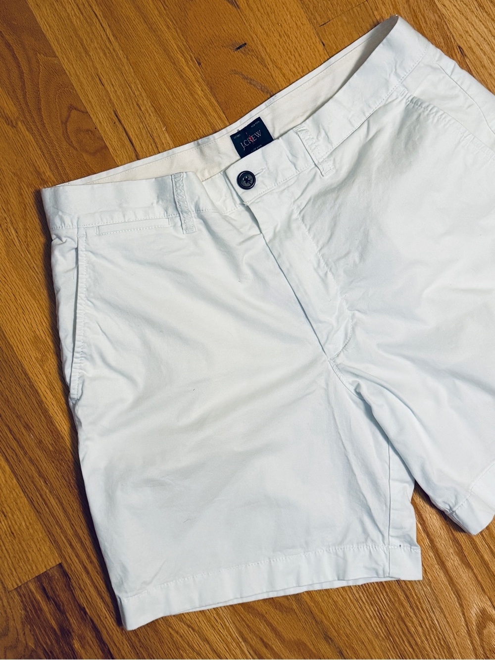 J. Crew Mens 7" Portsider stretch chino shorts in White